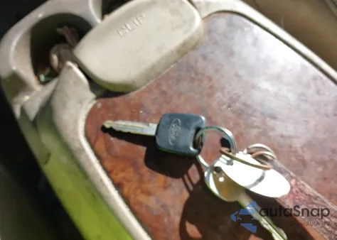 2000 Ford Excursion Limited from USA, damaged, VIN 1FMNU43S3YED54717